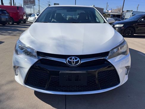 Used 2016 Toyota Camry SE FWD image 2