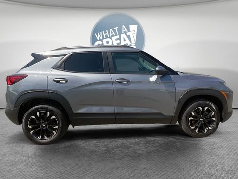 Used 2022 Chevrolet TrailBlazer LT AWD/4WD image 2