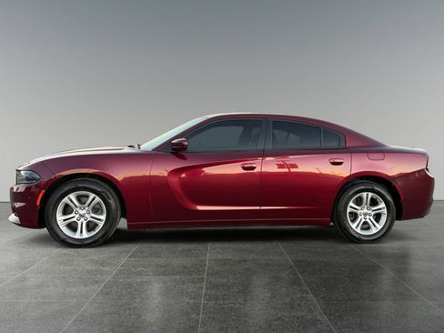 Used 2017 Dodge Charger SE RWD image 2