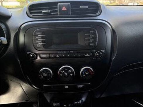 Used 2014 Kia Soul FWD image 13