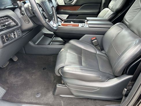 Certified 2023 Lincoln Navigator L Reserve AWD/4WD image 9