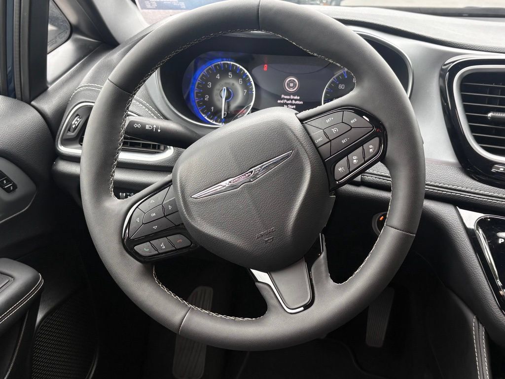 Used 2025 Chrysler Pacifica Limited FWD image 19