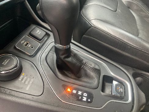 Used 2021 Jeep Cherokee Latitude Lux w/ Comfort/Convenience Group image 28