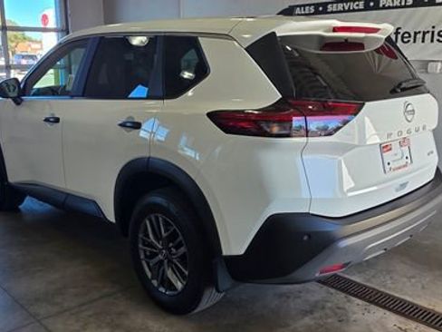 Used 2023 Nissan Rogue S image 3