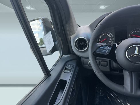 New 2025 Mercedes-Benz Sprinter 2500 image 18