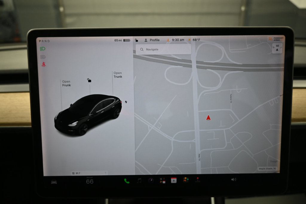 Used 2018 Tesla Model 3 Long Range RWD image 9