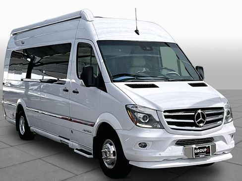 Used 2017 Mercedes-Benz Sprinter 3500 image 3