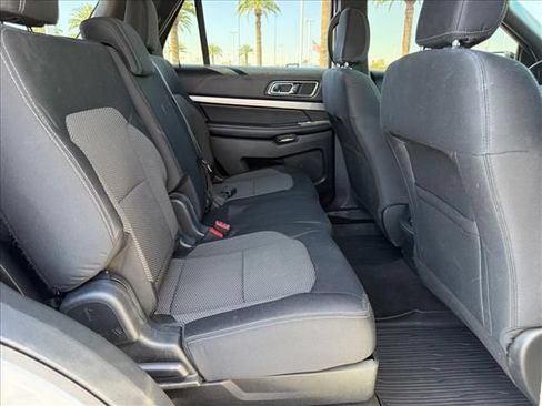 Used 2018 Ford Explorer XLT w/ Equipment Group 201A FWD image 11