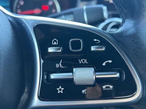 Used 2021 Mercedes-Benz GLC 300 4MATIC image 12