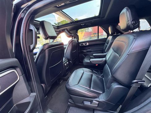 Used 2020 Ford Explorer XLT w/ Equipment Group 202A image 10