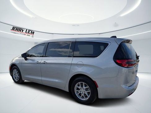 New 2026 Chrysler Pacifica Select FWD image 5