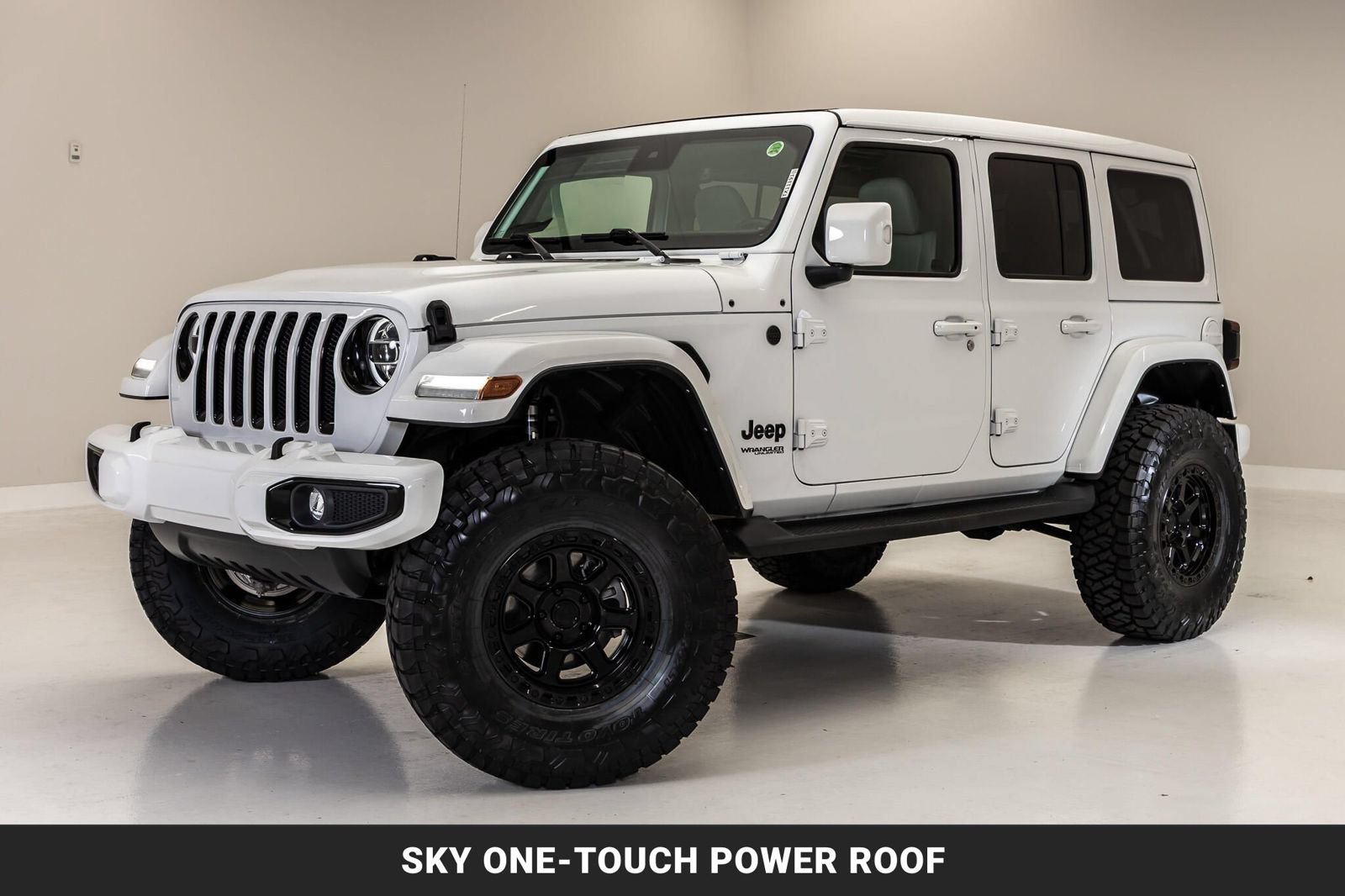 Used 2022 Jeep Wrangler Unlimited Sahara AWD/4WD image 5
