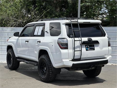 Used 2019 Toyota 4Runner TRD Off-Road Premium AWD/4WD image 3