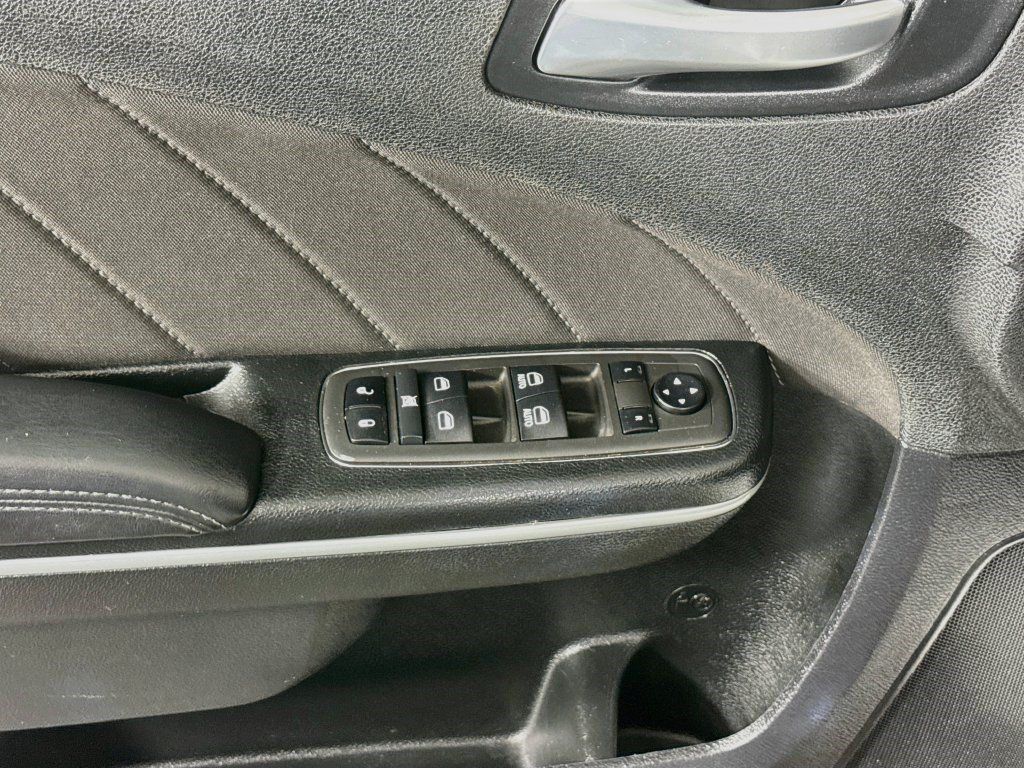 Used 2022 Dodge Charger SXT RWD image 21