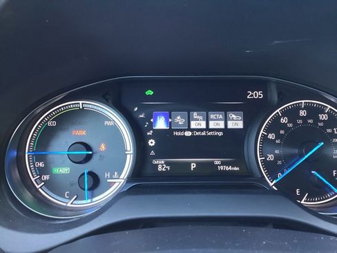 Used 2023 Toyota Venza LE AWD/4WD image 11