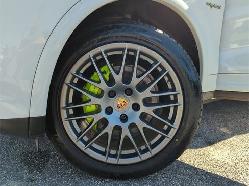 Used 2017 Porsche Cayenne S Platinum image 43