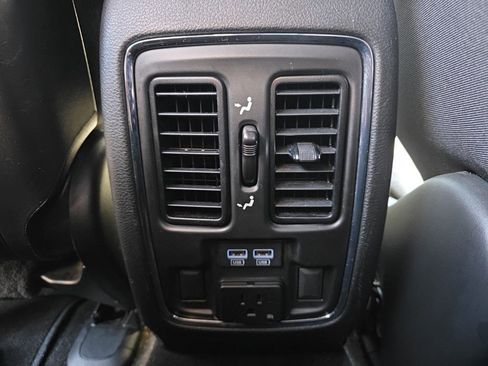 Used 2022 Jeep Grand Cherokee Limited image 15