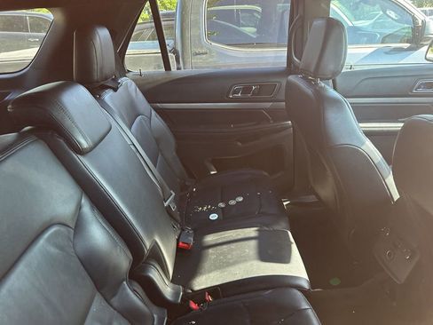 Used 2018 Ford Explorer XLT w/ Equipment Group 202A AWD/4WD image 12