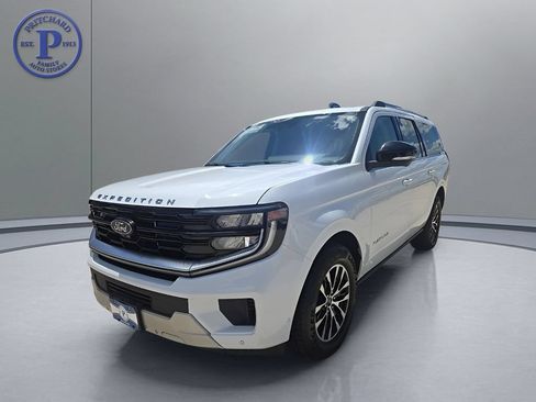 Used 2025 Ford Expedition Max Platinum AWD/4WD image 3