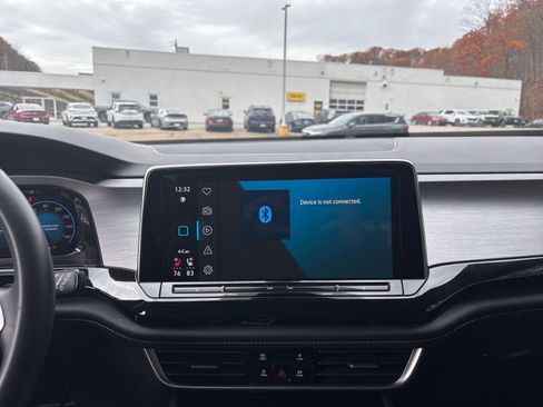 Used 2025 Volkswagen Atlas Cross Sport SE image 18