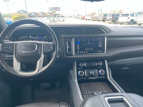 Used 2021 GMC Yukon XL Denali w/ Denali Premium Package image 14