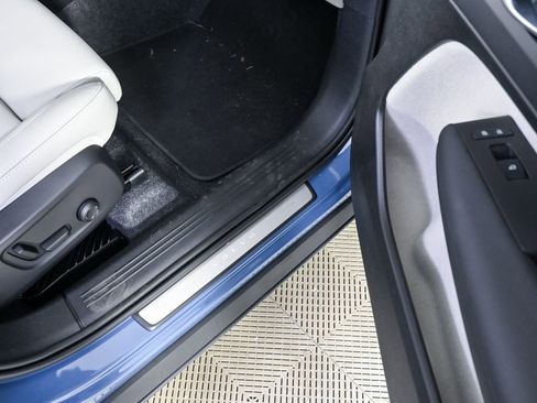 Certified 2025 Volvo XC40 B5 Plus image 27