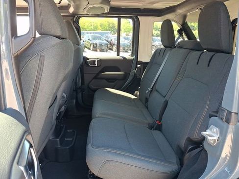 Used 2025 Jeep Wrangler Unlimited Sahara AWD/4WD image 19