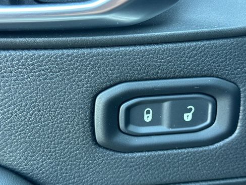 Used 2024 Jeep Wrangler Unlimited Rubicon w/ Convenience Group image 11