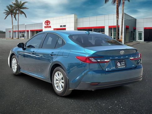 Used 2025 Toyota Camry LE image 4