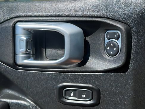 Used 2021 Jeep Wrangler Unlimited Willys image 31