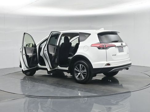 Used 2018 Toyota RAV4 XLE w/ Carpet Mat Package image 33