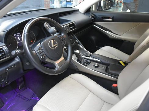 Used 2018 Lexus IS 300 AWD image 23