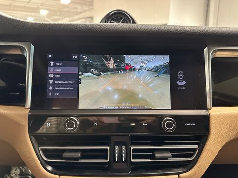 Used 2025 Porsche Macan image 33