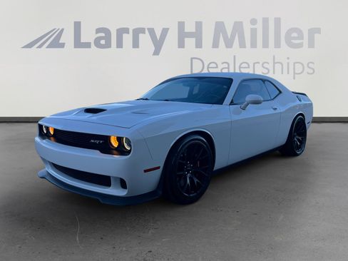 Used 2015 Dodge Challenger SRT Hellcat image 1