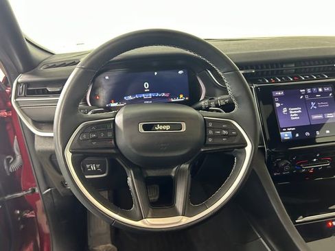 Used 2023 Jeep Grand Cherokee Altitude image 15