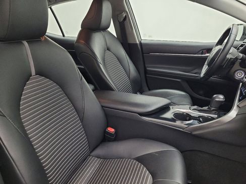 Used 2018 Toyota Camry SE image 21