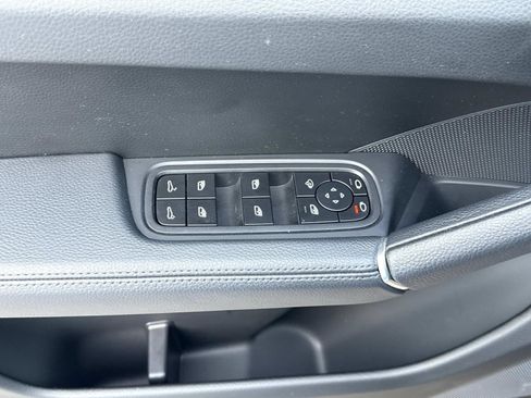 Used 2023 Porsche Cayenne Coupe image 17