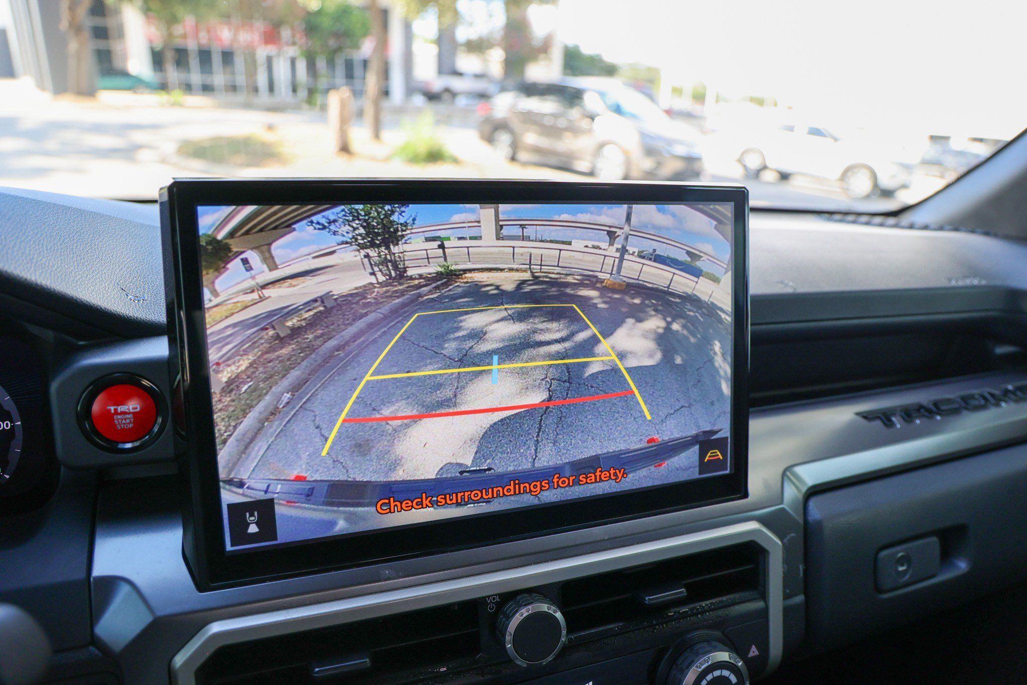 Certified 2025 Toyota Tacoma TRD Off-Road AWD/4WD image 25