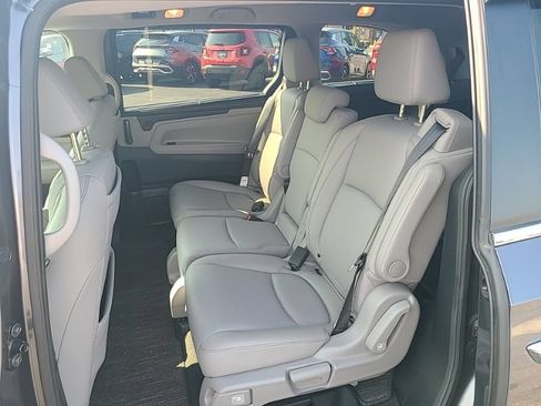 Used 2023 Honda Odyssey Touring image 11