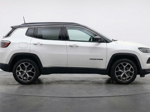 Used 2025 Jeep Compass Limited AWD/4WD image 11
