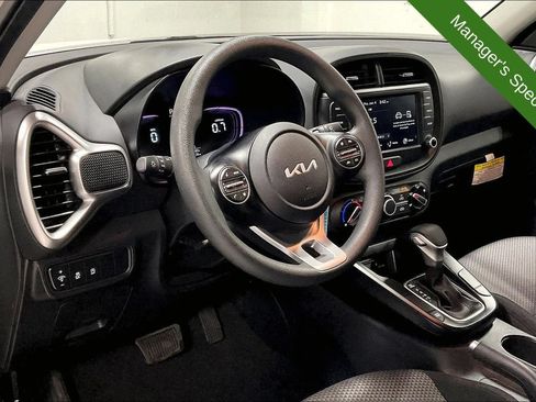 Used 2025 Kia Soul LX FWD image 16