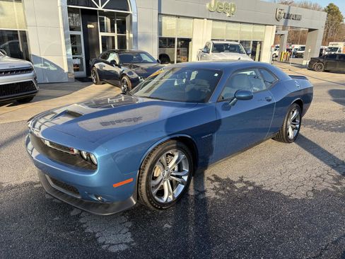Used 2022 Dodge Challenger R/T image 4