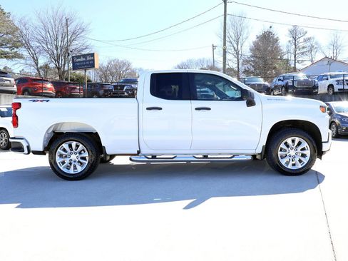 Used 2020 Chevrolet Silverado 1500 Custom w/ Custom Value Package image 8