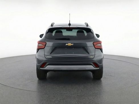 Used 2025 Chevrolet Trax LT w/ LT Convenience Package FWD image 7