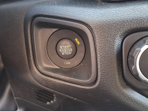 Used 2025 Jeep Gladiator Sport image 23