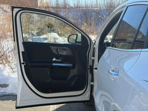 Used 2021 Mercedes-Benz GLA 250 4MATIC image 11