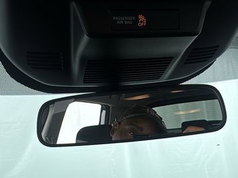 Used 2023 Nissan Rogue SV image 31