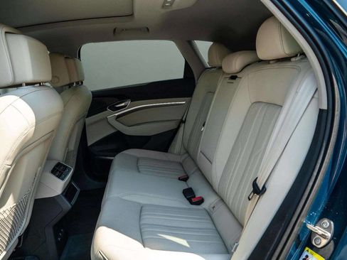 Used 2022 Audi e-tron Premium Plus w/ Premium Plus Package image 28