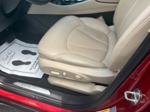Used 2019 Buick Envision Essence AWD/4WD image 16