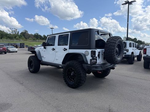 Used 2017 Jeep Wrangler Unlimited Rubicon AWD/4WD image 4